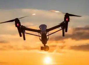 《弗兰肯斯坦》Netflix震撼首播，德尔·托罗颠覆经典重塑科幻传奇