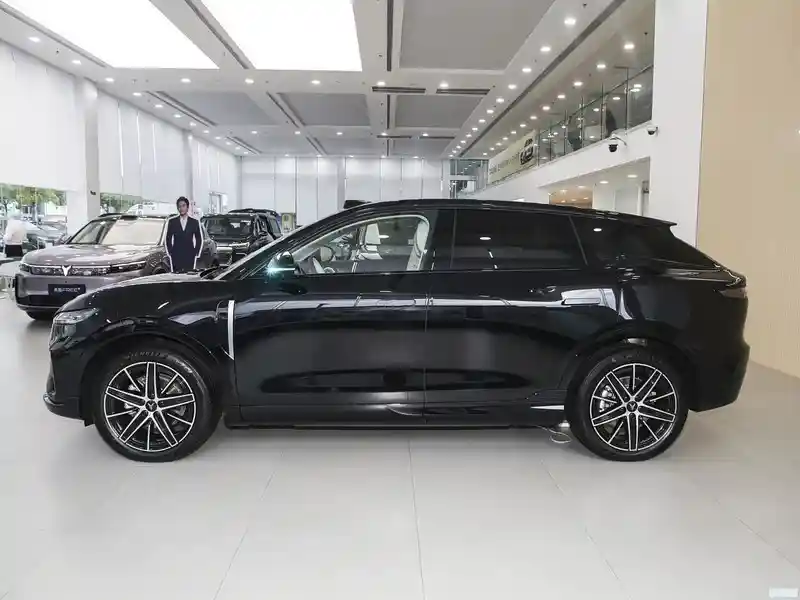 岚图知音震撼上市,四驱乾元版引领未来出行新风尚