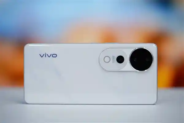 2025年Q3中国智能手机战报:华为强势回归跻身前三,小米险守第四