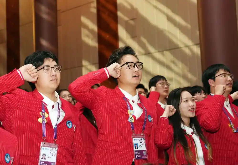 青春誓言闪耀进博会,志愿之光点亮未来