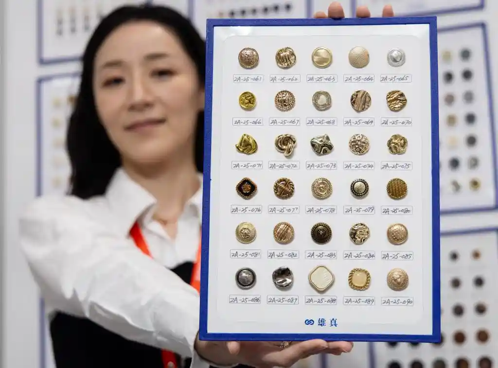 中国时尚闪耀枫叶之国：服装纺织巨头惊艳亮相加拿大采购展