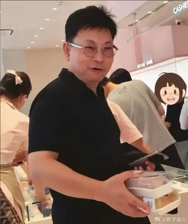 华为Mate X7首曝新麒麟,折叠屏设计惊艳亮相