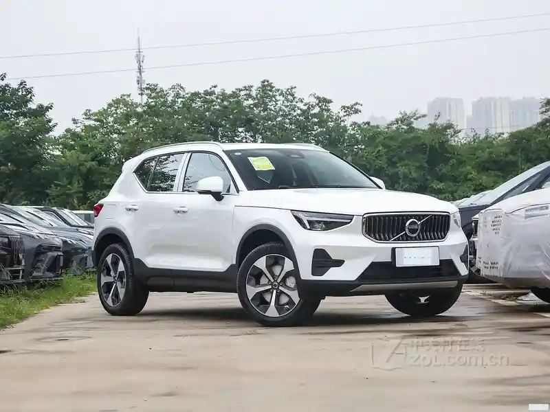 沃尔沃XC40震撼降价8.98万,2025款智行时尚版掀起购车热潮