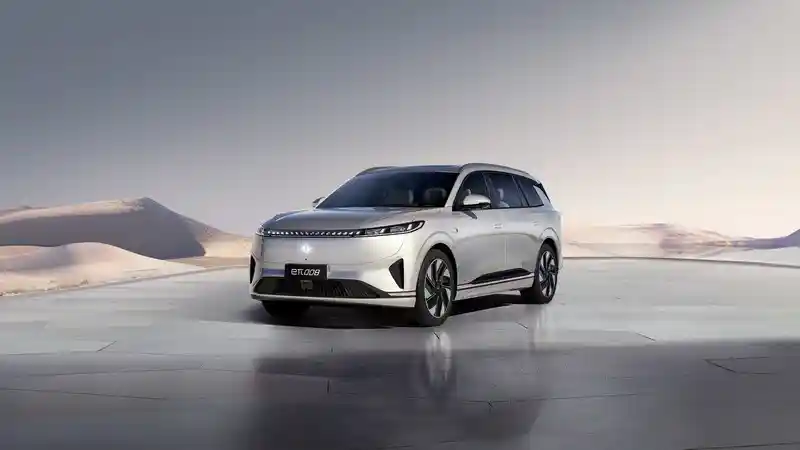 上海新国松江店限时钜惠，东风奕派eπ008最高降2.1万引热议