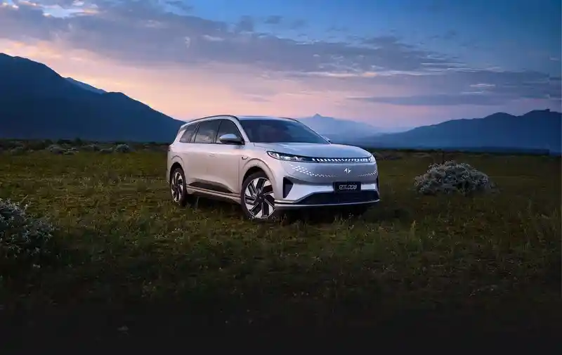 上海新国松江店限时钜惠,东风奕派eπ008最高降2.1万引热议