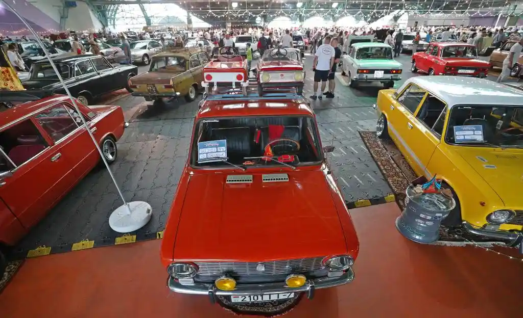 经典重现：白俄罗斯复古汽车展震撼启幕