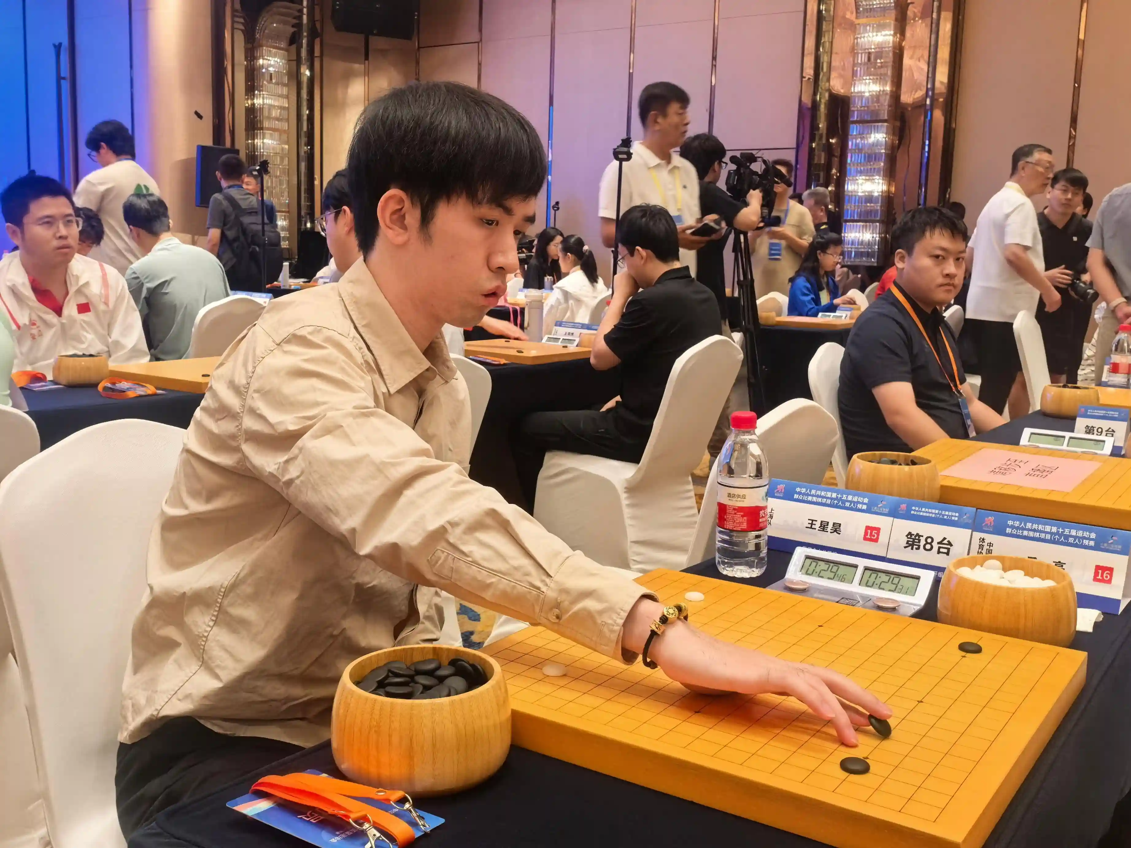 王星昊周泓余三连胜领跑!全运会群众围棋赛掀起热潮