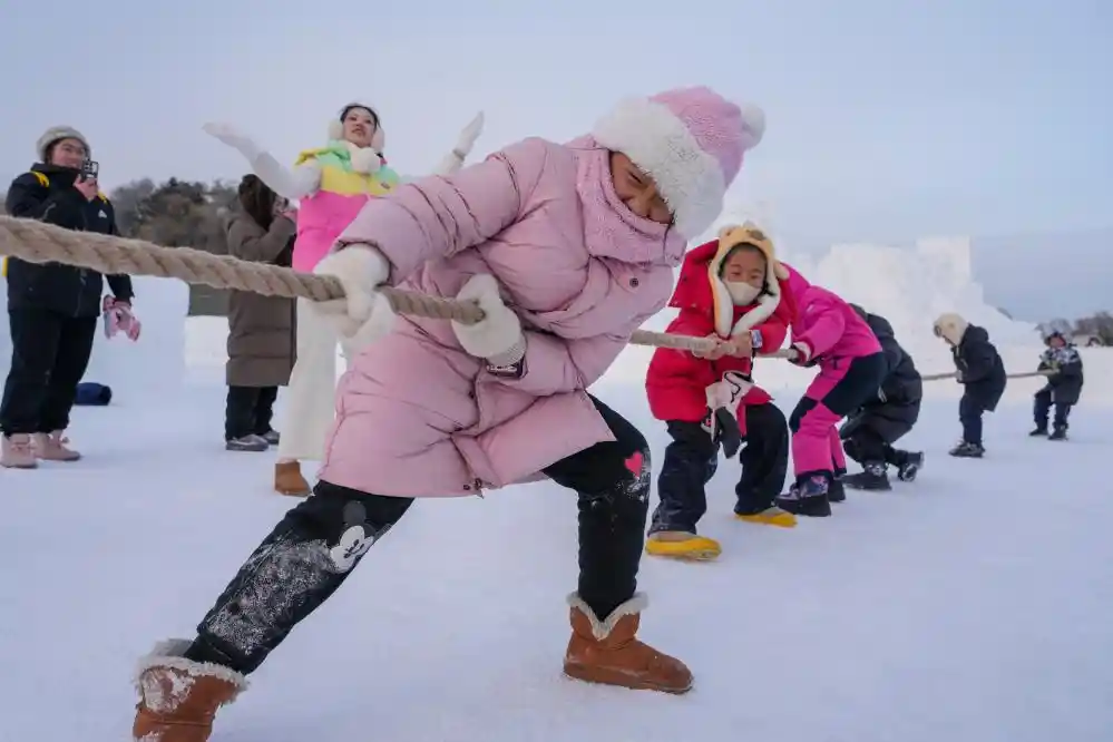雪博会奇幻之旅：哈尔滨开启冰雪童话新篇