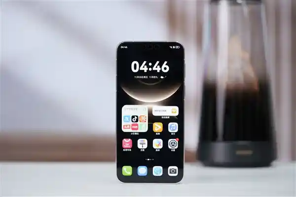 鸿蒙新物种诞生！小艺Claw龙虾管家上线：手机一碰，活蹦乱跳养进掌心