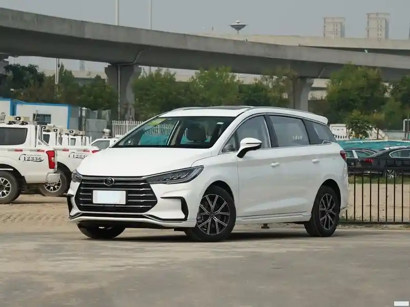 福州金山盛世新景比亚迪店引爆购车潮!宋MAX DM-i行政版限时直降10000元,2022款105KM超长纯电续航抢鲜上市